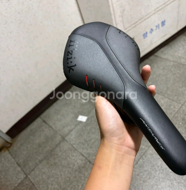 카본피직안장 레일 팝니다. (신품가26)--0