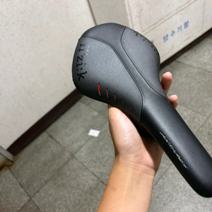 카본피직안장 레일 팝니다. (신품가26)