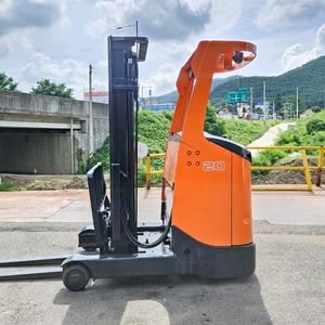 두산지게차 전동 입식2016년식 2톤