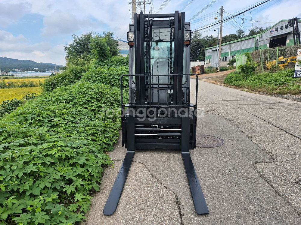 두산지게차 D30S 3톤 자동발 반캐빈 3스풀--1