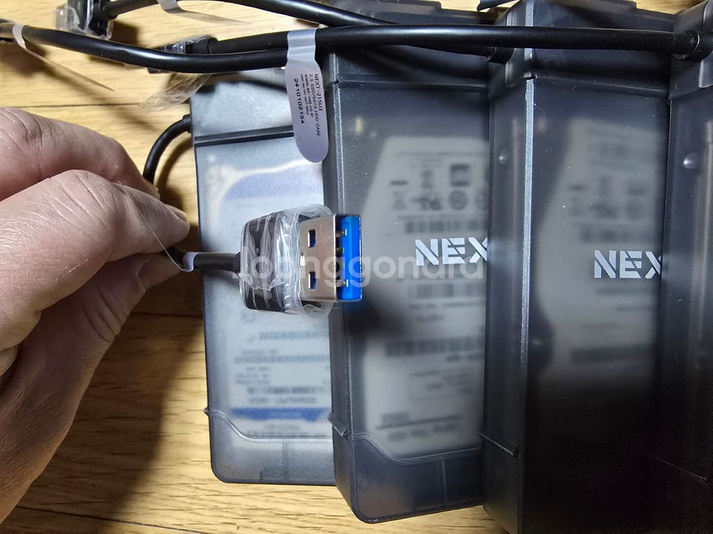 2.5인치 외장하드 500기가 팝니다.--1