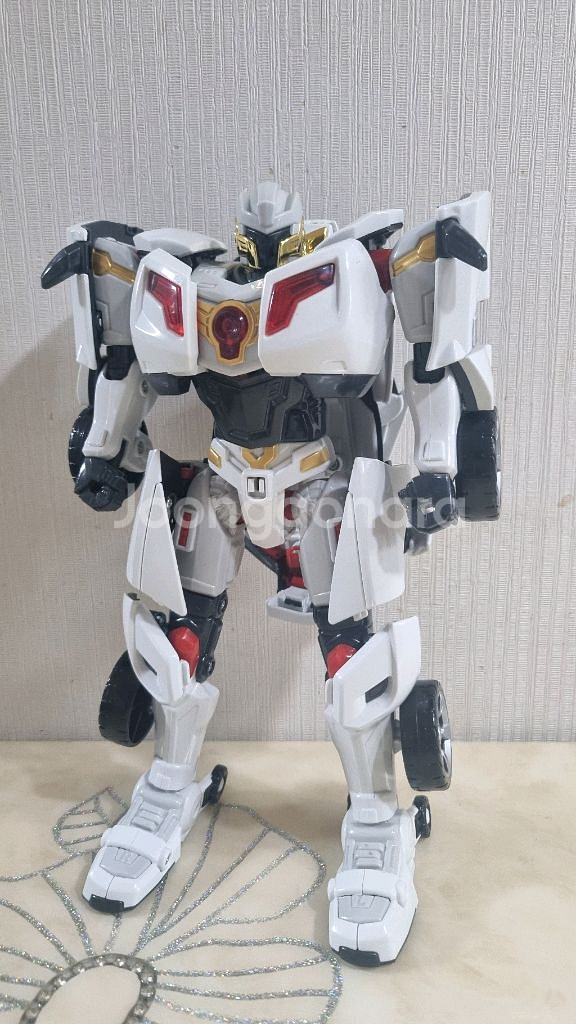 또봇 에볼루션Y 화이트--1