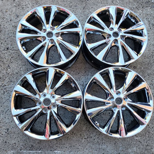 더뉴카니발 19인치 신품급 크롬휠 순정휠 중고휠