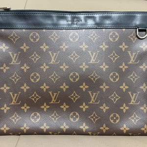 루이비통 모노그램 디스커버리 포쉐트GM 클러치