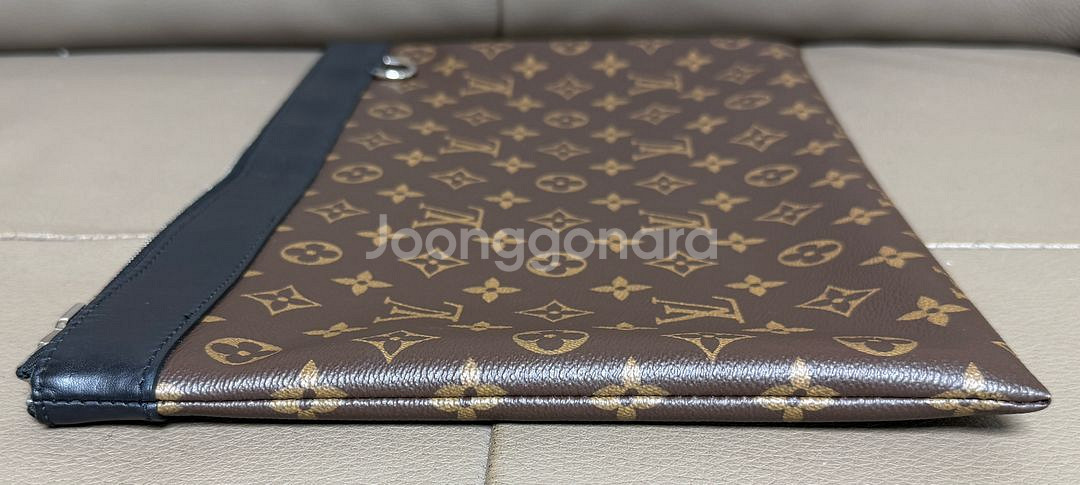 루이비통 모노그램 디스커버리 포쉐트GM 클러치--3