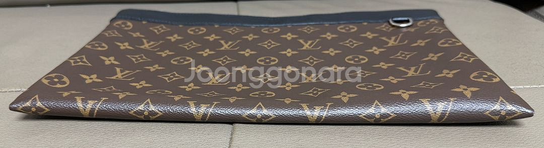 루이비통 모노그램 디스커버리 포쉐트GM 클러치--4