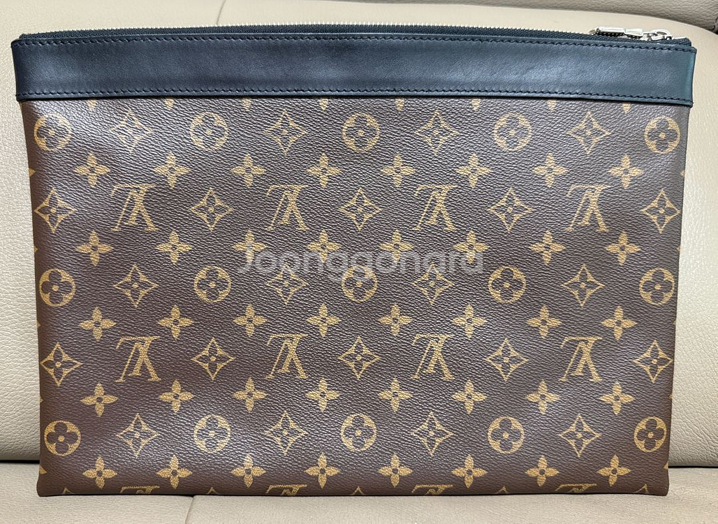 루이비통 모노그램 디스커버리 포쉐트GM 클러치--2