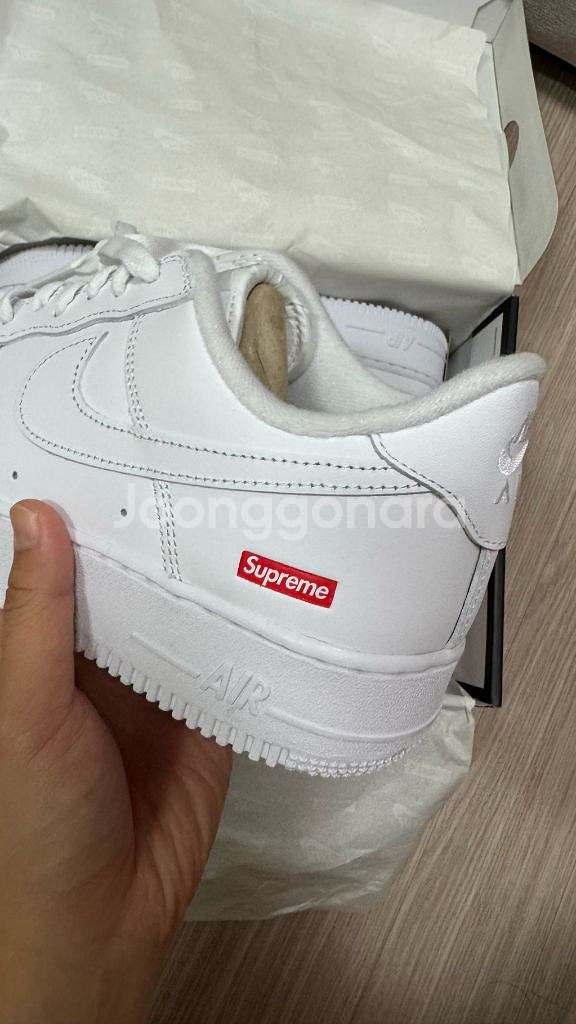 새상품) 나이키 x 슈프림 에어포스 1 로우 화이트 2--2