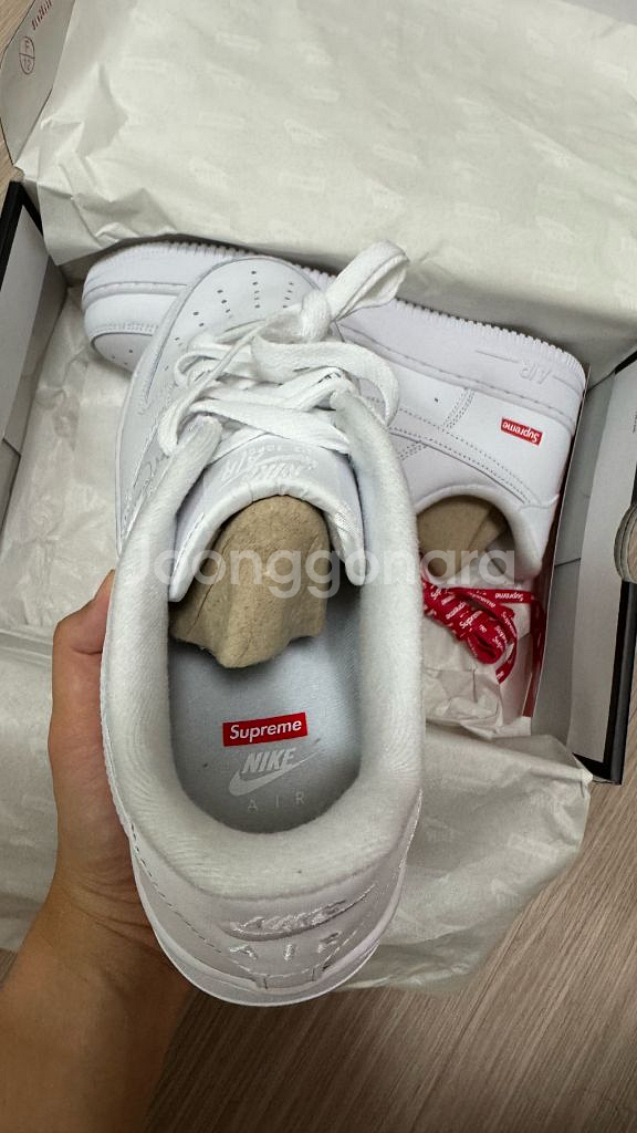 새상품) 나이키 x 슈프림 에어포스 1 로우 화이트 2--3