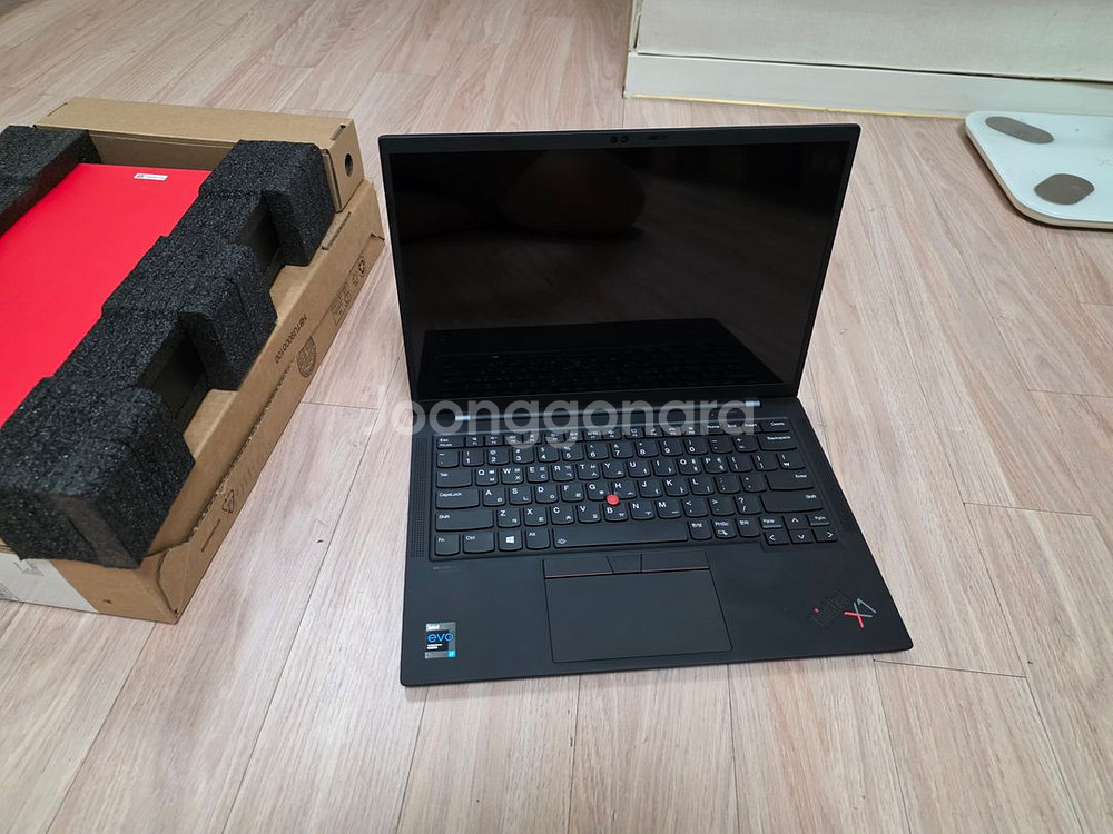 레노보 ThinkPad X1 Carbon Gen9--2