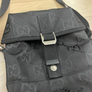 구찌 GG 패턴 메신저백 블랙
