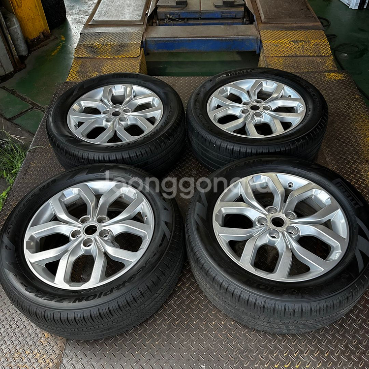 18인치 랜드로버 디스커버리5 중고휠타이어 1대분--0