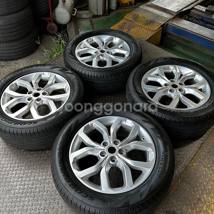 18인치 랜드로버 디스커버리5 중고휠타이어 1대분--1