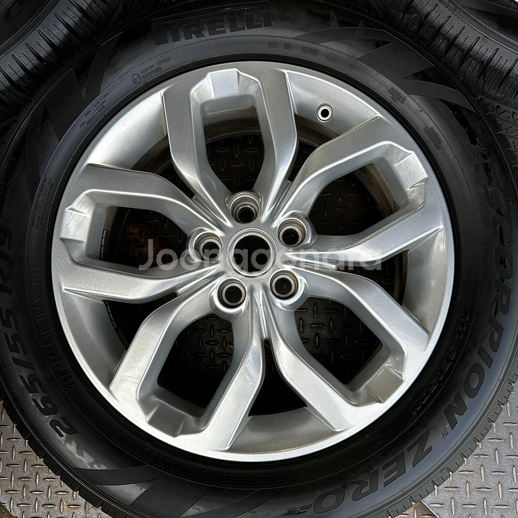 18인치 랜드로버 디스커버리5 중고휠타이어 1대분--2