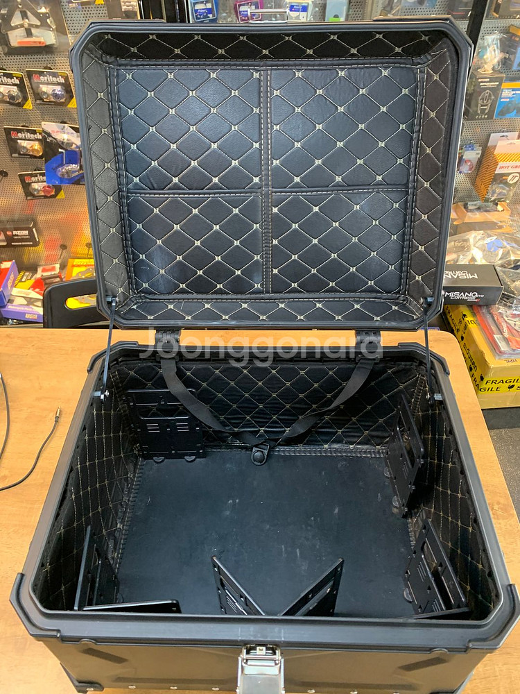 탱크솔리드 알루미늄 탑박스 80L 풀블랙 판매합니다.--1