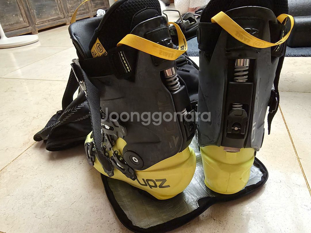 upz 스키부츠와 Carrera 헬멧--2