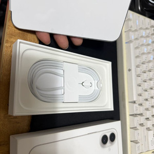 아이폰 16 128 화이트 자급