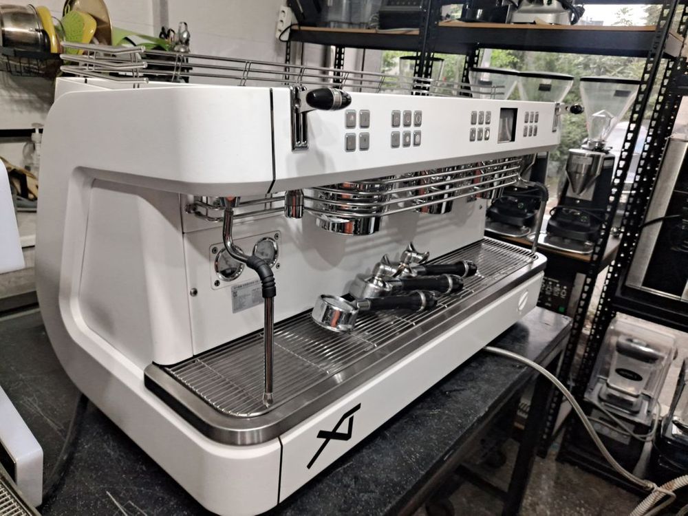 커피머신 달라코르떼 xt 3그룹--1