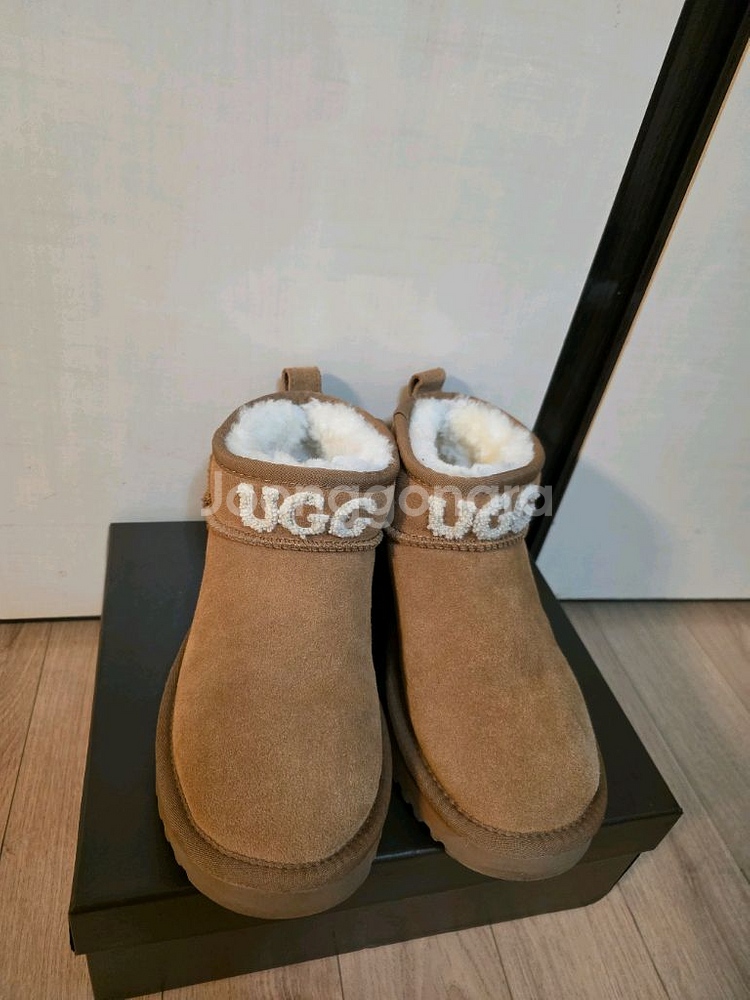 UGG 클래식 니트 로고 울트라 미니 230-235--0