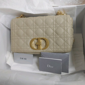 디올 가방 팝니다.