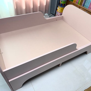 리바트 꼼므 길이조절 키즈침대 저렴하게 내 놓습니다.