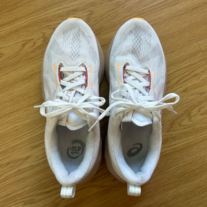 아식스 노바블라스트5 와이드 런닝화 1012B766