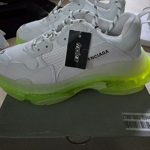 발렌시아가 트리플 새상품