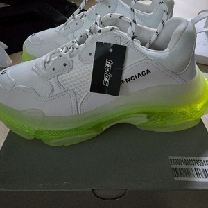 발렌시아가 트리플 새상품