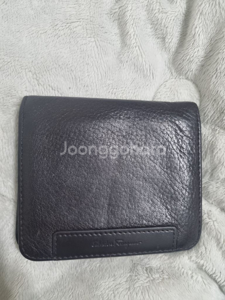 살바토레 페라가모 반 지갑--0