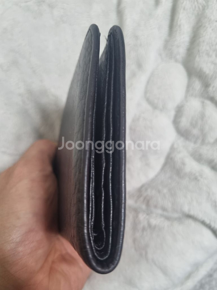 살바토레 페라가모 반 지갑--3