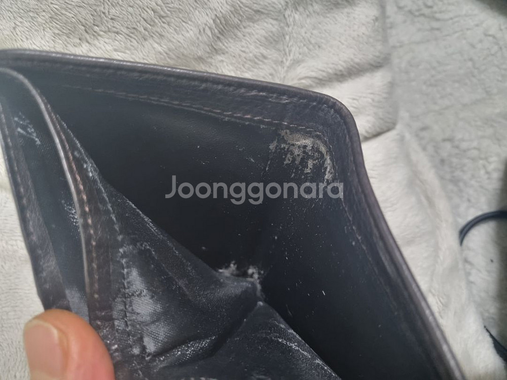 살바토레 페라가모 반 지갑--5