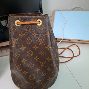 루이비통 모노그램 쁘띠 버킷백 정품