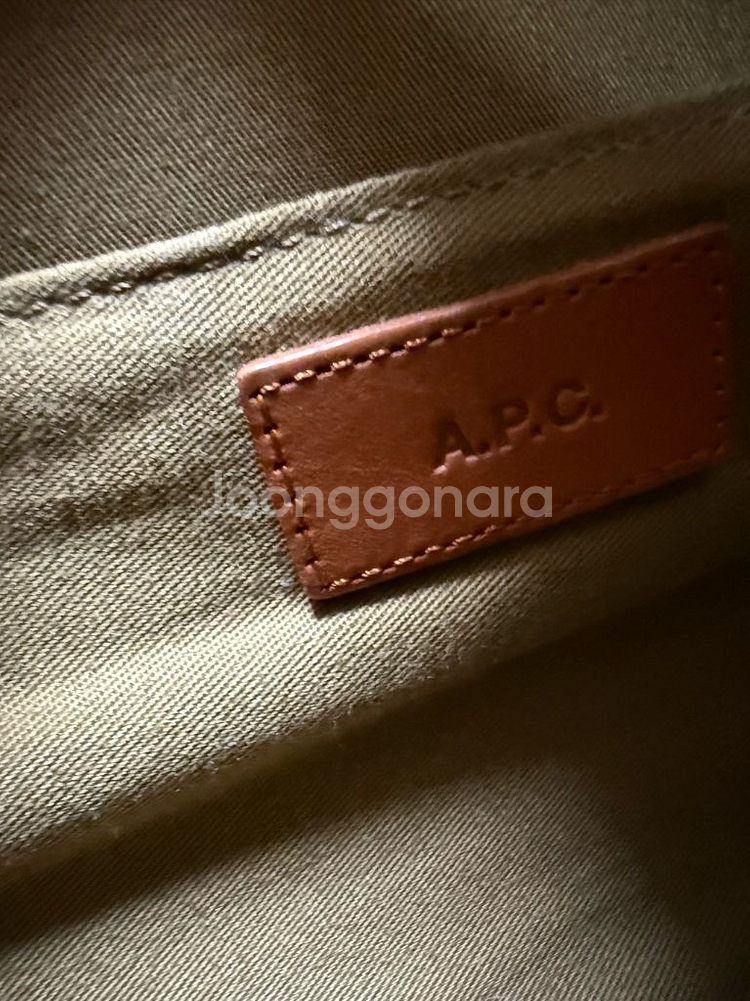 A.P.C. 아페쎄 브라운 가죽 반달 크로스백 하프문--3