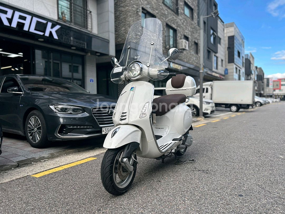 베스파 프리마베라125 19년 8천km 화이트스쿠터--2
