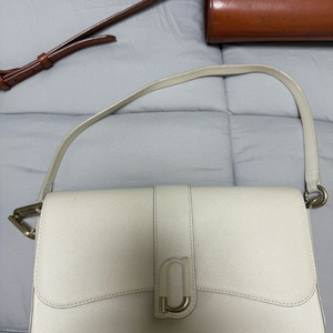 제이에스티나 아이보리 가방