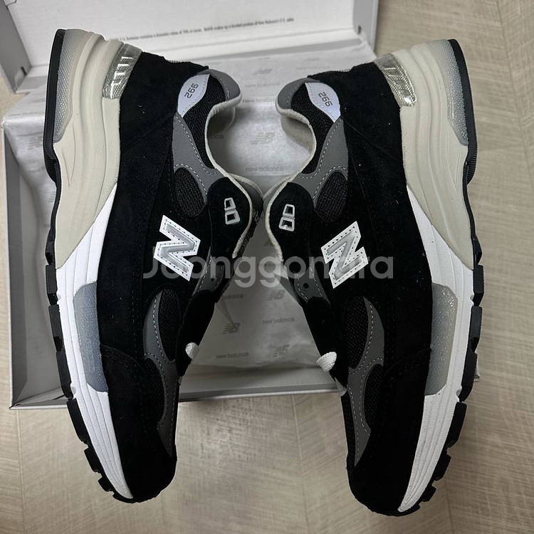 뉴발란스 992 블랙 260 새상품 판매합니다--1