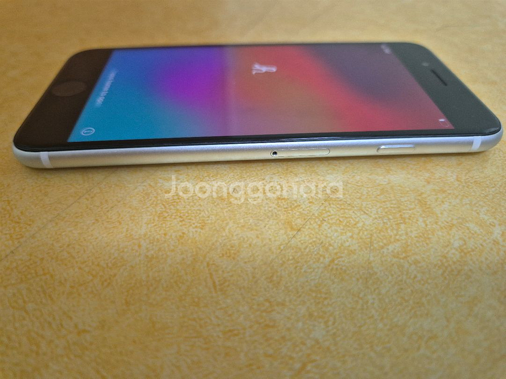 아이폰 se2 64gb(충전 케이블등 더드려요)--9