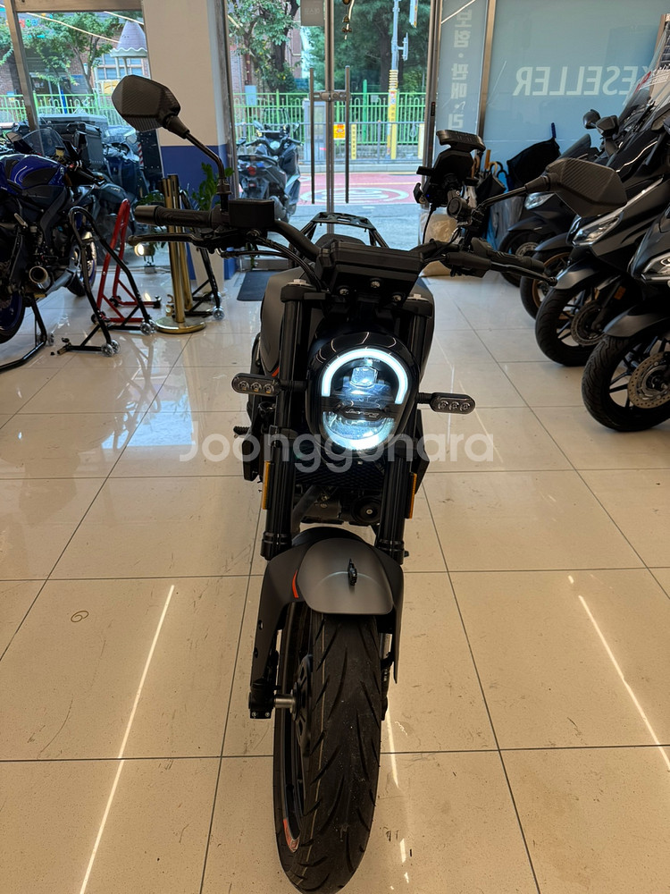 베넬리 23년식 300키로 팝니다--1