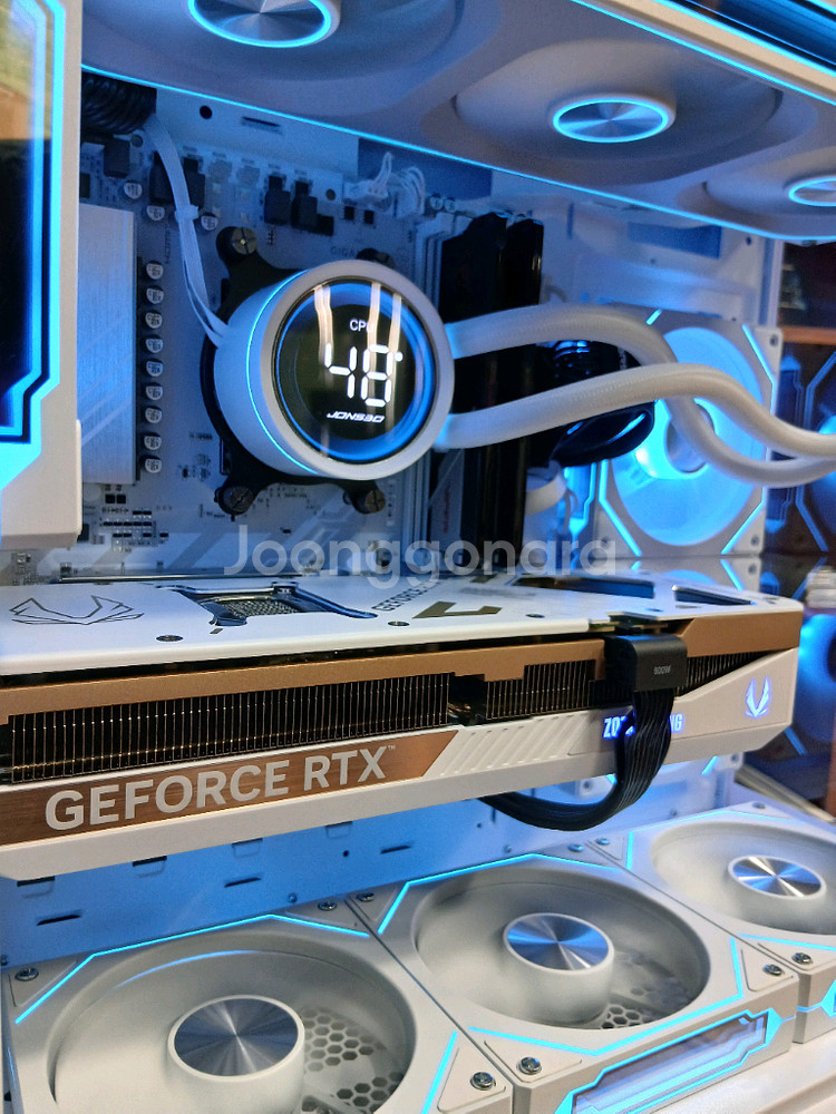 미사용 ) 9800X3D & RTX5070TI 컴퓨터--2