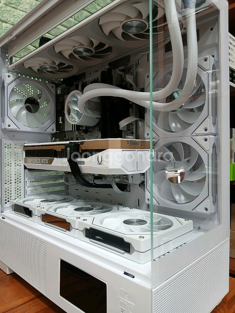 미사용 ) 9800X3D & RTX5070TI 컴퓨터--6