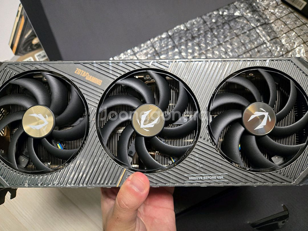 조텍 5070ti solid oc 팝니다.--2