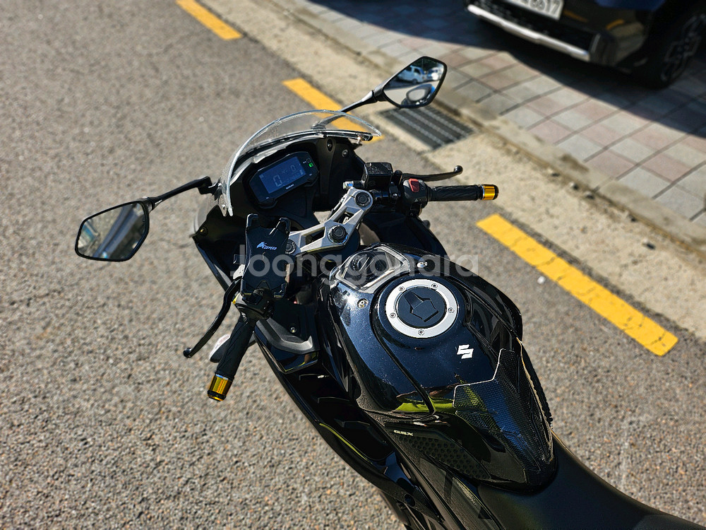 스즈키 GSX-R125 21년 1만km 깔끔한 검빨차량--7