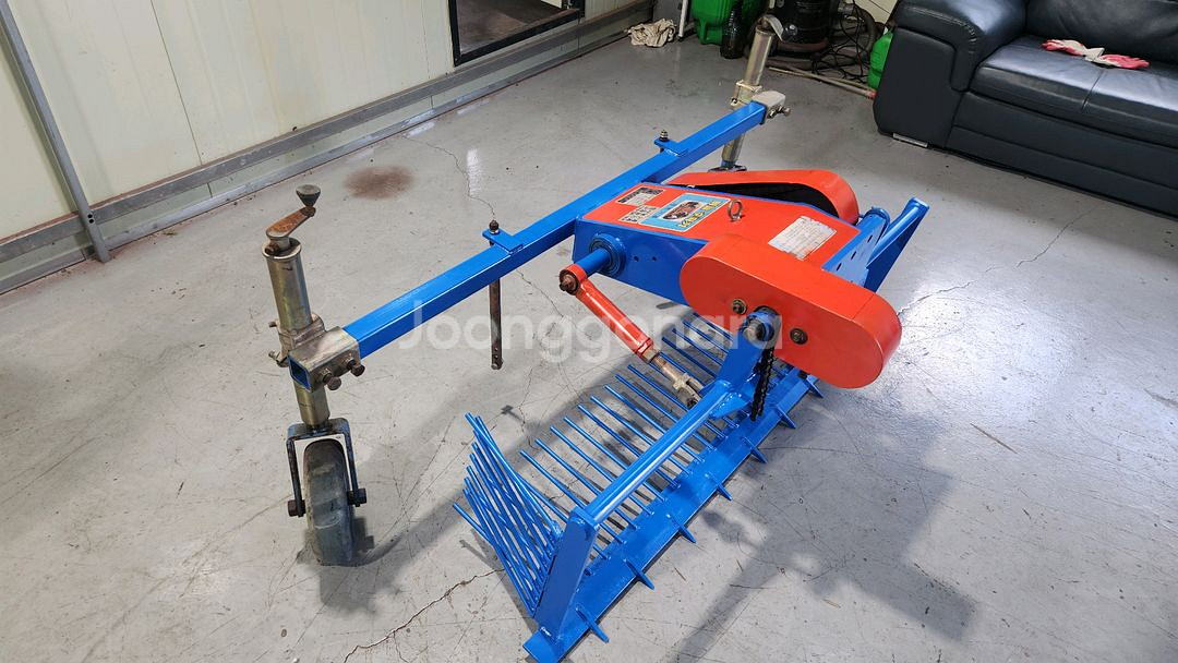 경운기용 땅속작물수확기--2