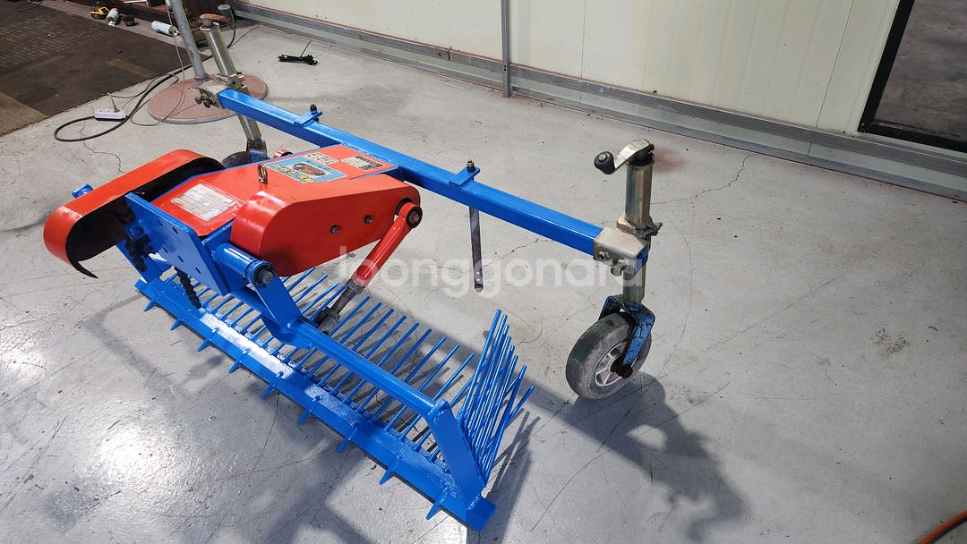 경운기용 땅속작물수확기--1