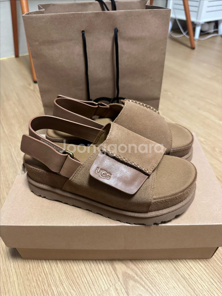 (새상품) 어그 골든스타 하이 슬링백 샌들--2