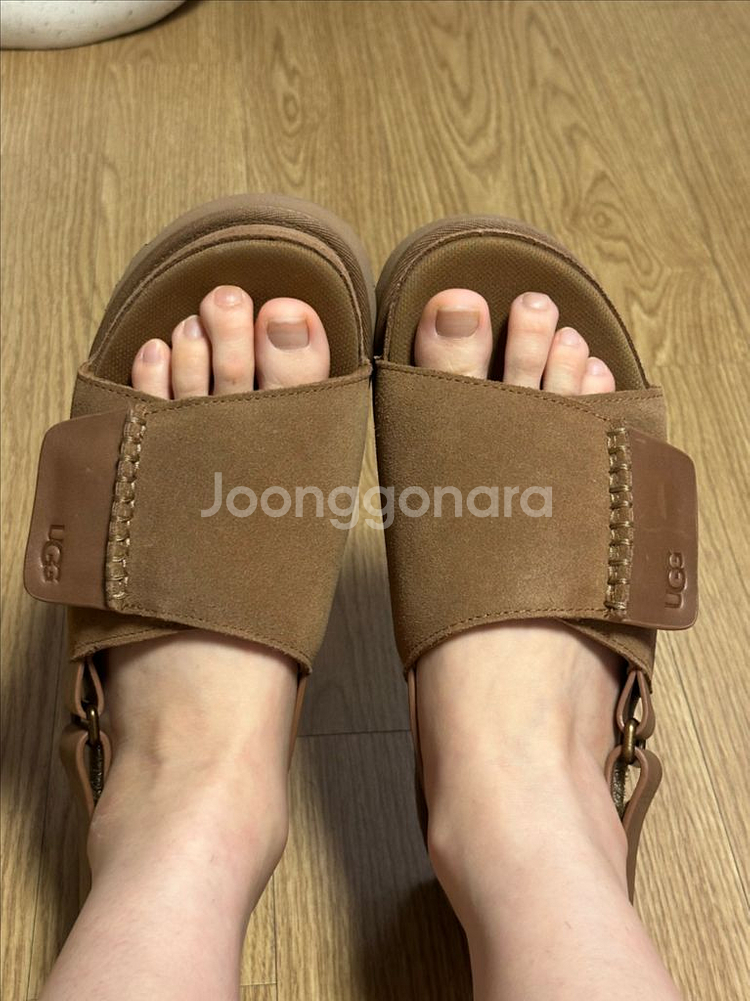 (새상품) 어그 골든스타 하이 슬링백 샌들--4