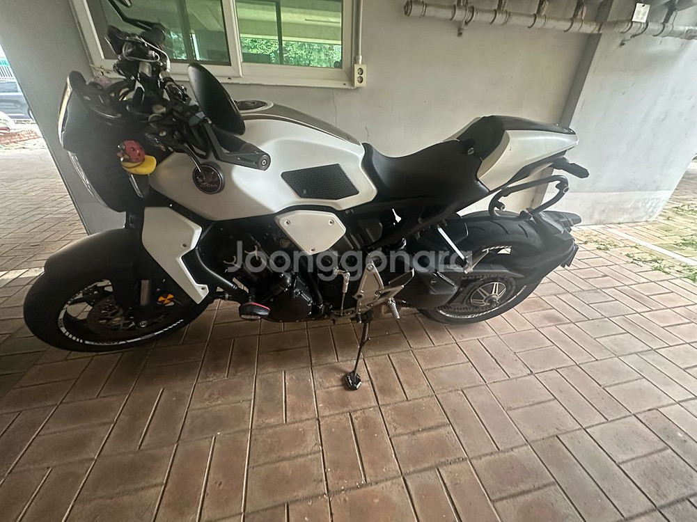 cb1000r--1