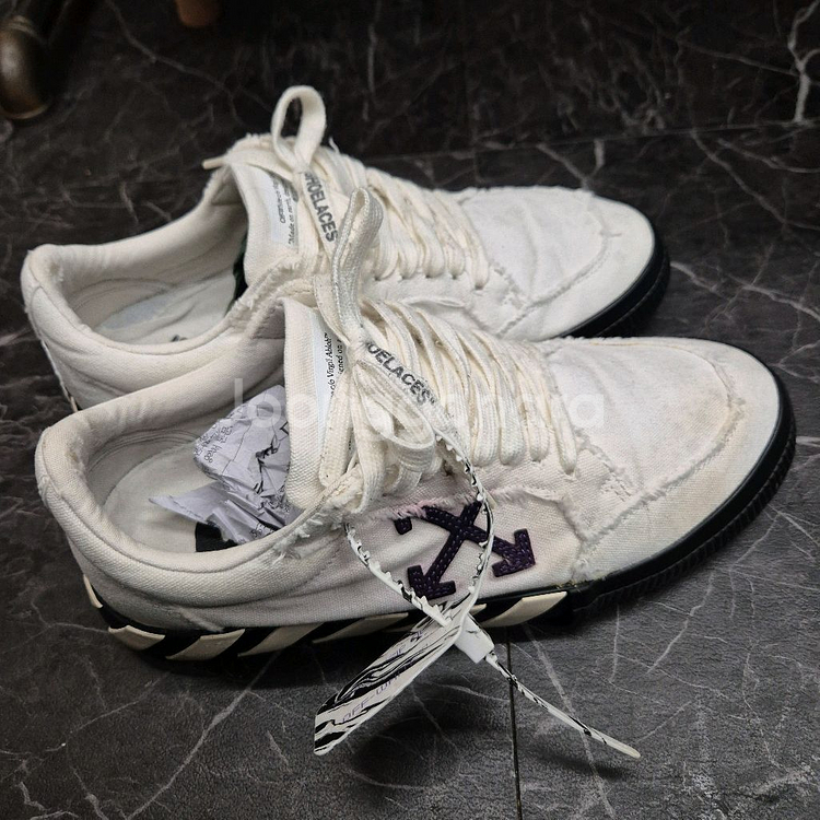 오프화이트 애로우 로우 스니커즈 42--1