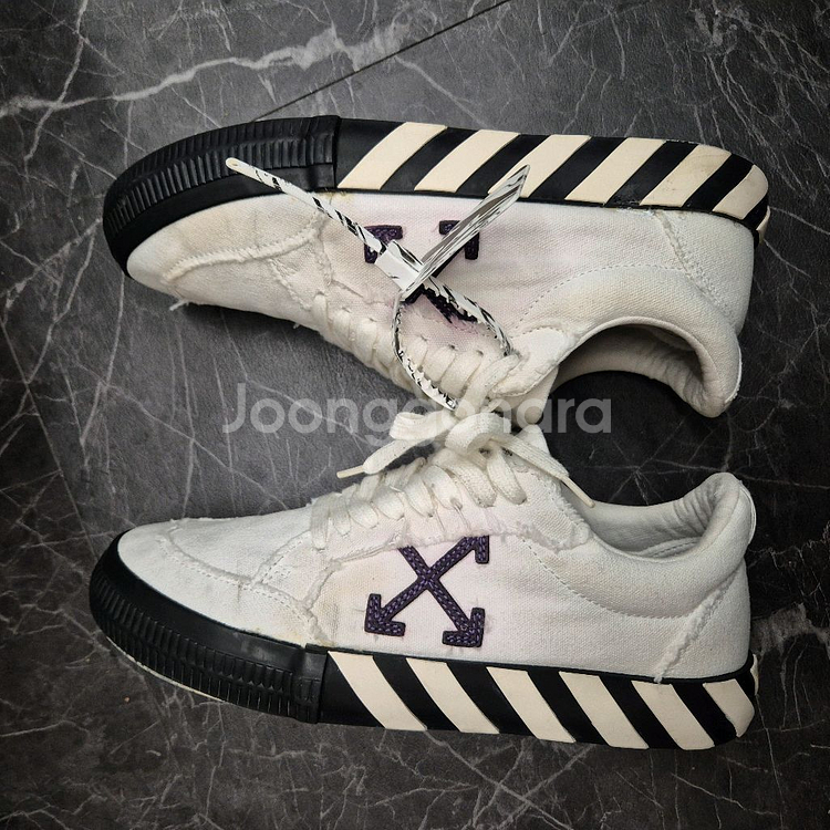 오프화이트 애로우 로우 스니커즈 42--0