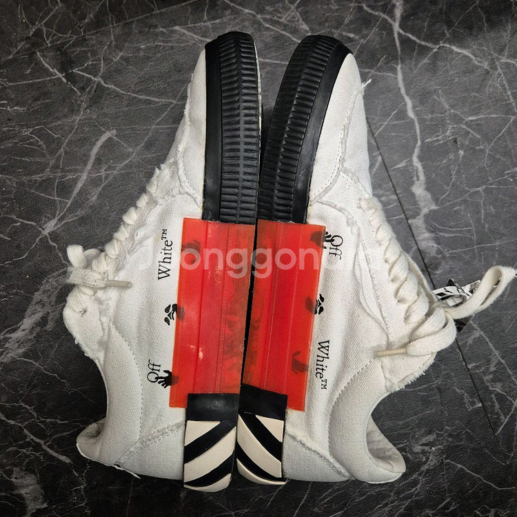 오프화이트 애로우 로우 스니커즈 42--3